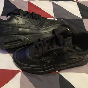 Used kids size 3.5 Nike air max black